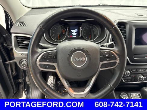 Used 2019 Jeep Cherokee Latitude Plus w/ Comfort/Convenience Group AWD/4WD image 13