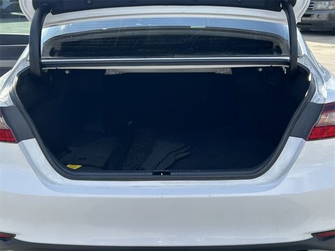 Used 2022 Toyota Camry LE image 13