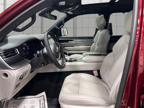 New 2026 Jeep Grand Wagoneer Limited AWD/4WD image 9