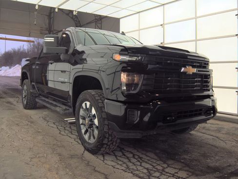 Used 2024 Chevrolet Silverado 2500 Custom w/ Custom Convenience Package image 4