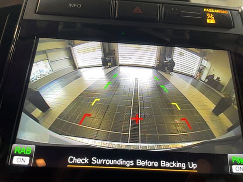 Used 2022 Subaru Ascent Premium w/ Convenience Package image 10