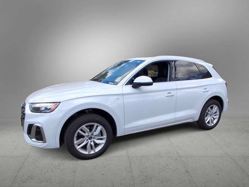 Certified 2023 Audi Q5 2.0T Premium w/ Convenience Package AWD/4WD image 4