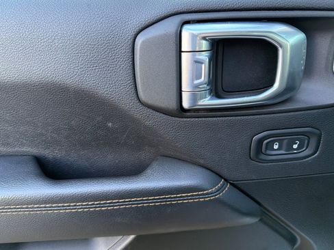 Used 2021 Jeep Gladiator Overland image 11