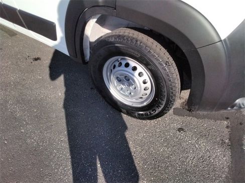 Used 2025 RAM ProMaster 2500 w/ Convenience Group image 17