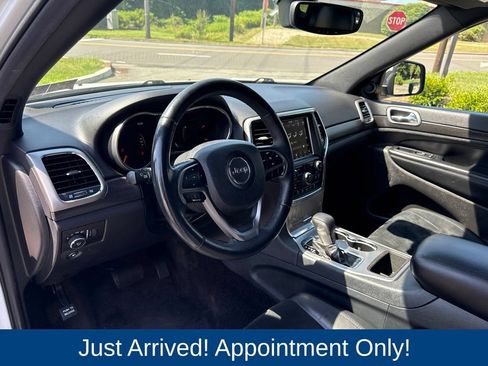 Used 2018 Jeep Grand Cherokee Altitude AWD/4WD image 8