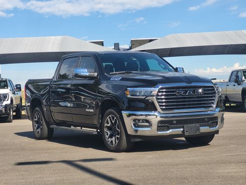 Used 2025 RAM 1500 Laramie AWD/4WD image 3