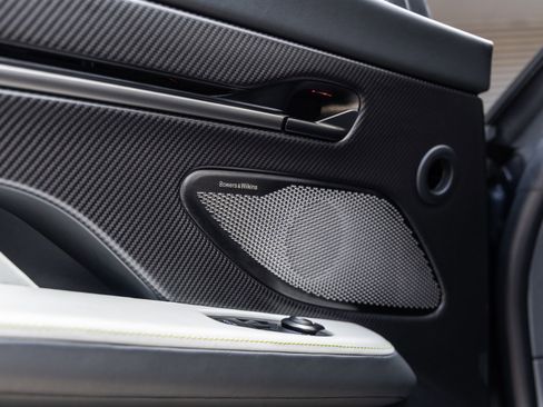 Used 2025 Aston Martin Vanquish image 32