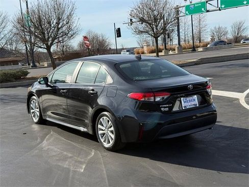 Used 2024 Toyota Corolla LE image 3