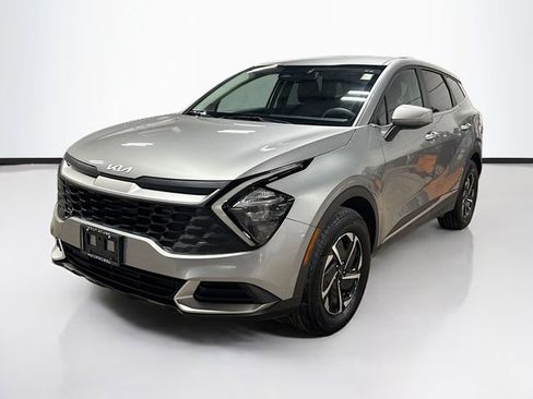 Used 2023 Kia Sportage LX image 3