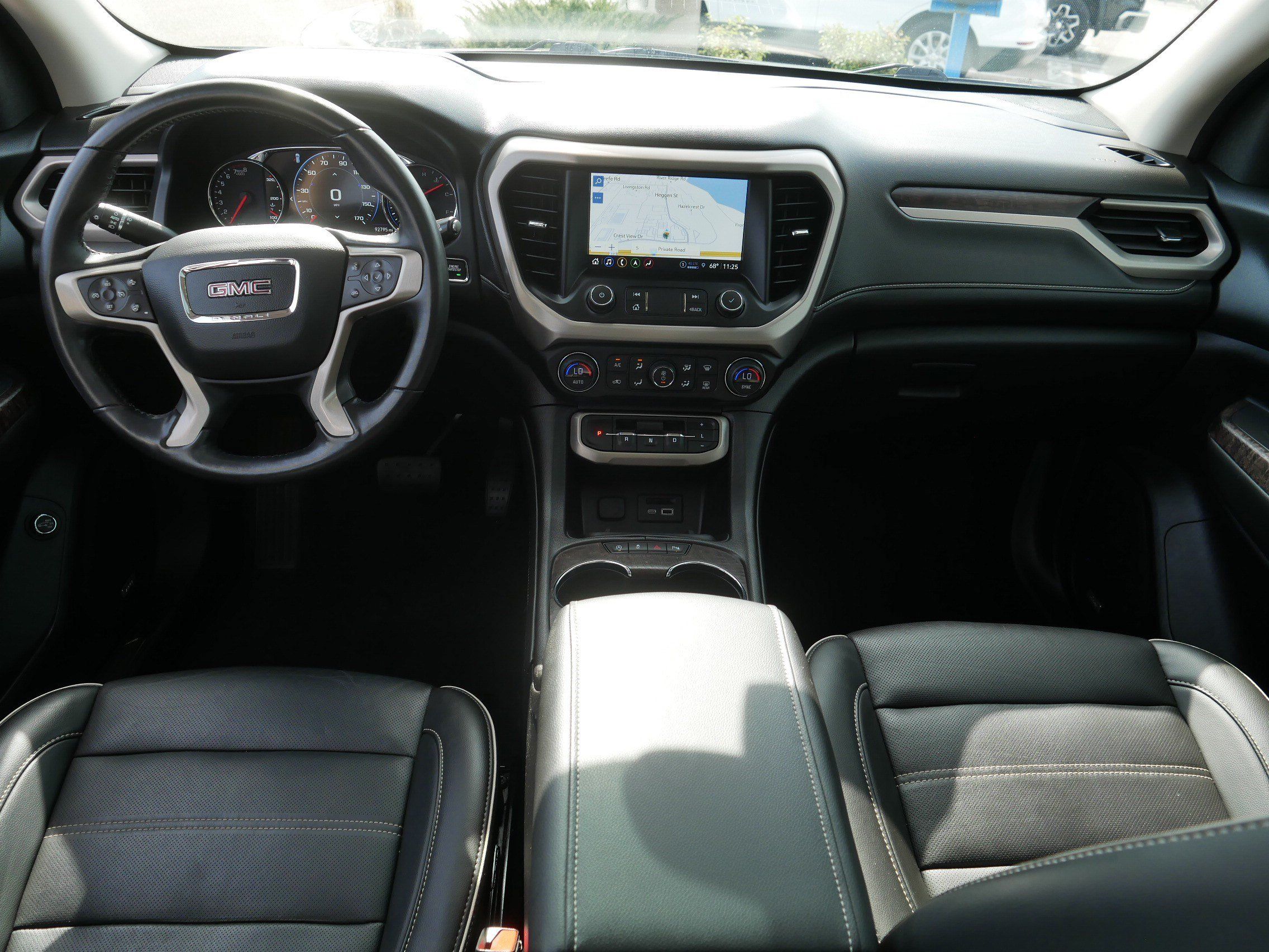 Used 2022 GMC Acadia Denali w/ Trailering Package AWD/4WD image 10
