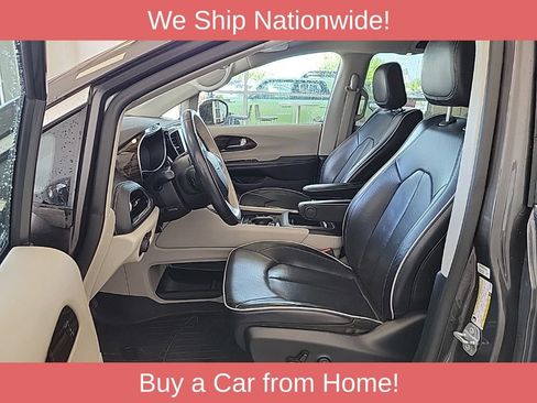 Used 2021 Chrysler Pacifica Limited AWD/4WD image 8