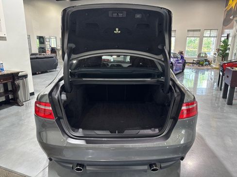 Used 2019 Jaguar XE Prestige AWD/4WD image 38