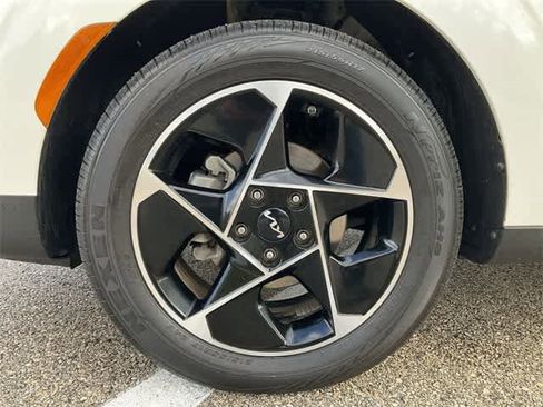 Used 2023 Kia Soul EX image 11