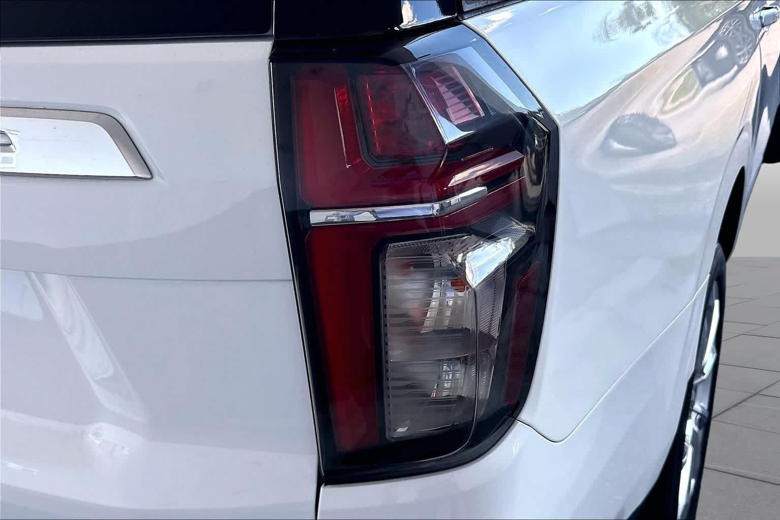 Used 2021 Chevrolet Suburban High Country w/ Premium Package AWD/4WD image 28