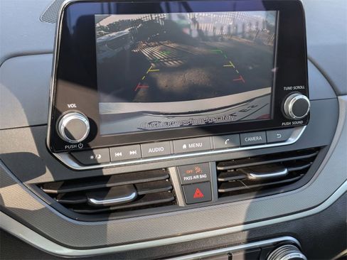 Used 2025 Nissan Altima 2.5 SR image 17