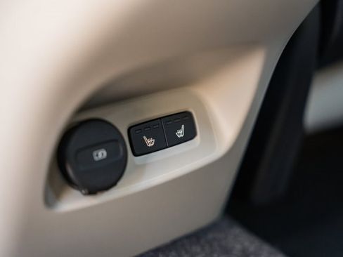 New 2026 Volvo XC40 B5 Ultra w/ Protection Package Premier image 34