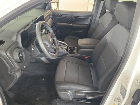 Used 2025 Chevrolet Colorado W/T AWD/4WD image 20