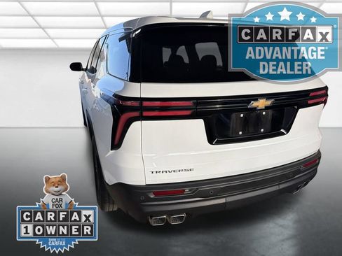 Used 2024 Chevrolet Traverse LS FWD image 4