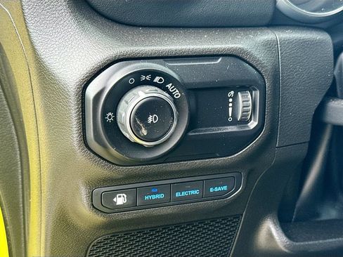 Used 2023 Jeep Wrangler Unlimited Sahara w/ Cold Weather Group AWD/4WD image 11