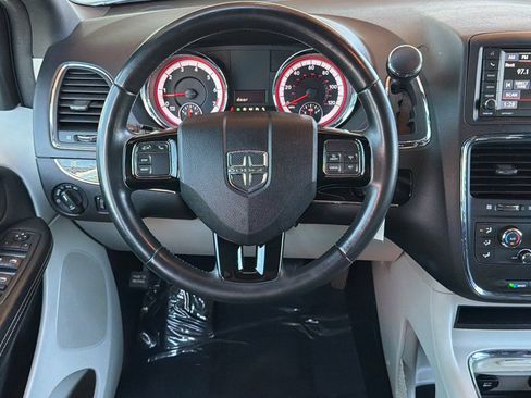 Used 2019 Dodge Grand Caravan SXT FWD image 15