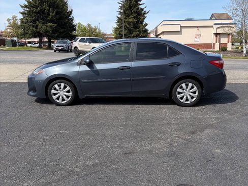 Used 2017 Toyota Corolla LE w/ Carpet Mat Package (TMS) FWD image 2