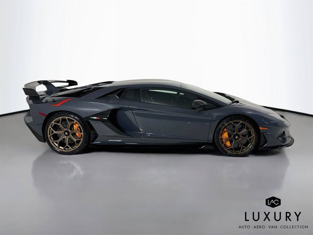 Used 2020 Lamborghini Aventador SVJ AWD/4WD image 5