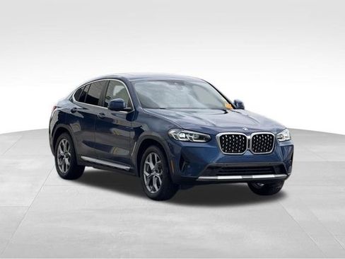 Certified 2025 BMW X4 xDrive30i image 11