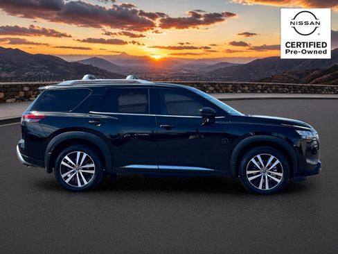 Certified 2023 Nissan Pathfinder Platinum FWD image 6