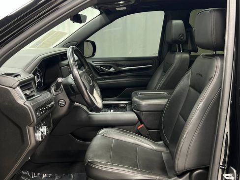 Used 2021 GMC Yukon XL Denali w/ Denali Premium Package AWD/4WD image 14