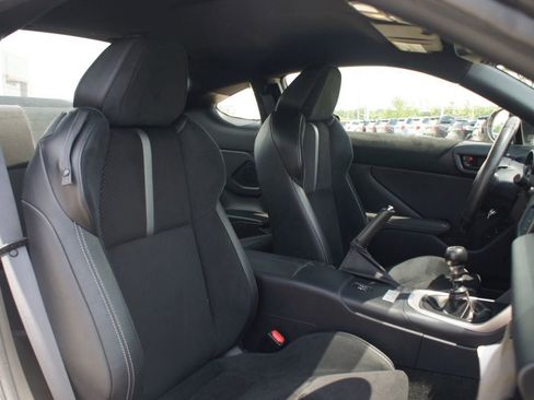 Used 2023 Toyota GR86 Premium w/ ALL Weather Mat Package (TMS) RWD image 19