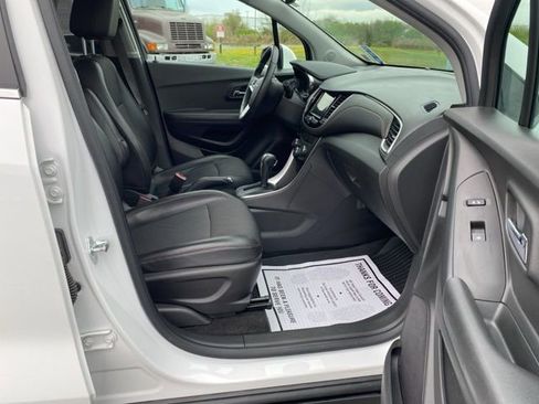 Used 2019 Chevrolet Trax LT w/ LT Convenience Package FWD image 23