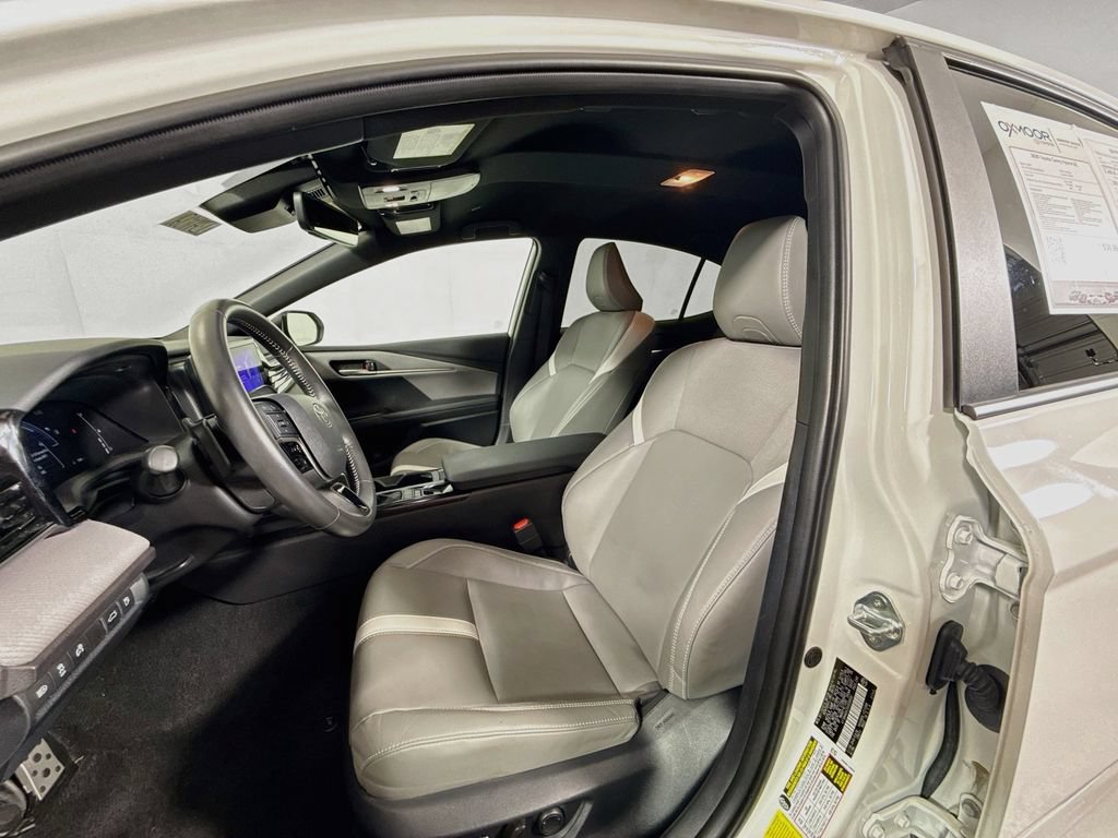Used 2025 Toyota Camry SE w/ Convenience Package FWD image 20
