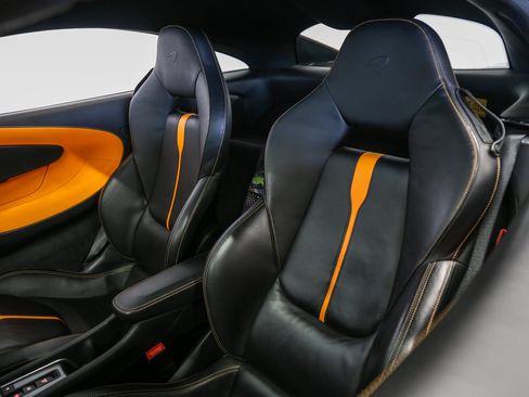 Used 2016 McLaren 570S Coupe RWD image 36