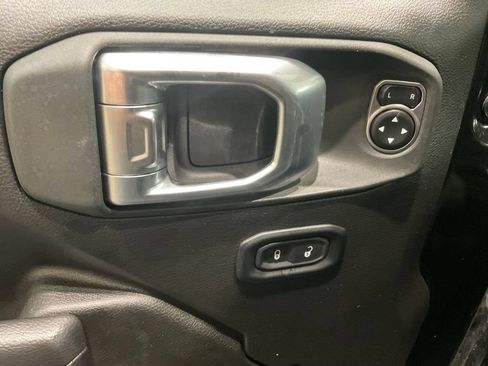 Used 2025 Jeep Gladiator Sport AWD/4WD image 7