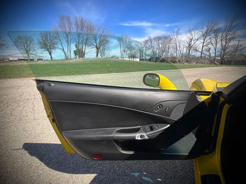 Used 2007 Chevrolet Corvette Coupe w/ Preferred Equipment Group image 17