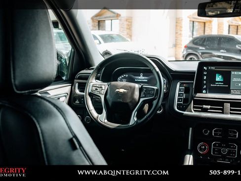 Used 2024 Chevrolet Suburban LT RWD image 22