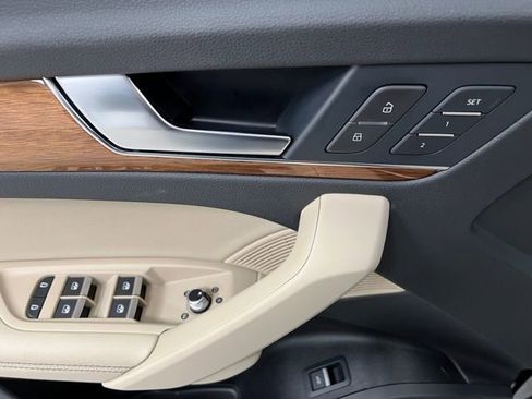 Used 2022 Audi Q5 2.0T Premium Plus image 24