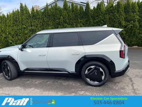 Used 2024 Kia EV9 Land AWD/4WD image 5