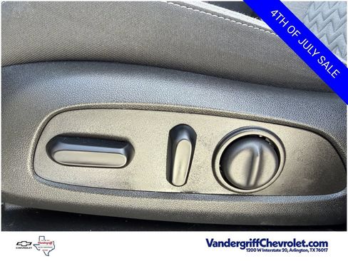 Used 2023 Chevrolet Equinox LT w/ Driver Convenience Package FWD image 24