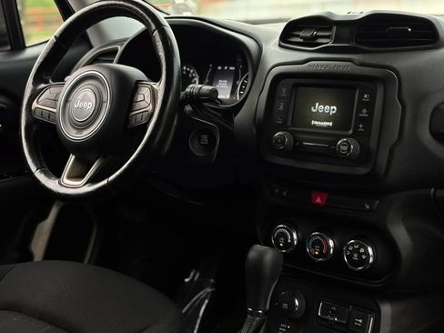 Used 2017 Jeep Renegade Latitude w/ Cold Weather Group AWD/4WD image 17