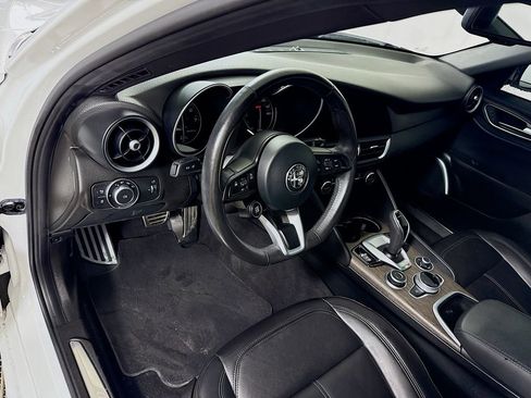 Used 2022 Alfa Romeo Giulia Ti RWD image 10