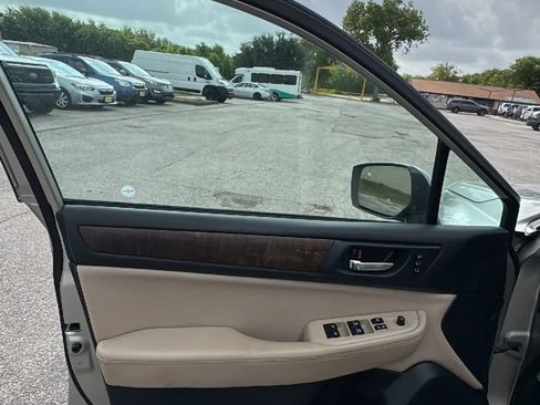 Used 2016 Subaru Outback 3.6R Limited AWD/4WD image 11