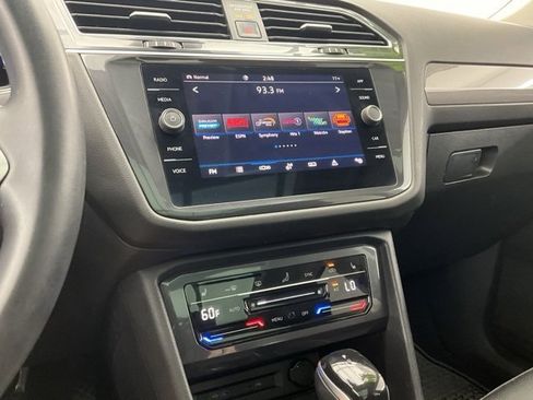 Used 2022 Volkswagen Tiguan SE image 11