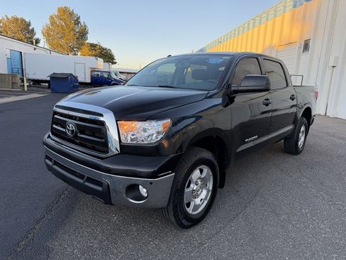Used 2012 Toyota Tundra 4x4 CrewMax image 3