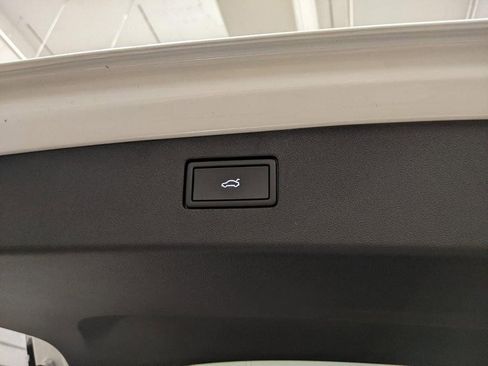 New 2026 Volkswagen Tiguan SE R-Line image 30