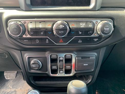 Used 2023 Jeep Gladiator Sport AWD/4WD image 24