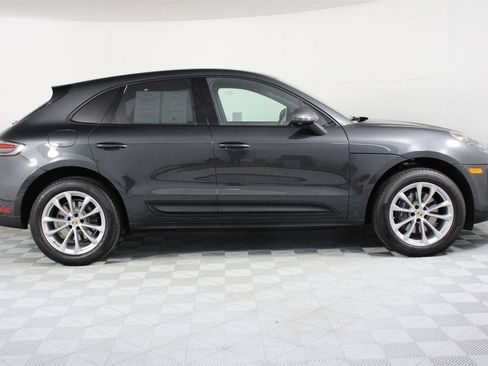 Certified 2025 Porsche Macan image 8