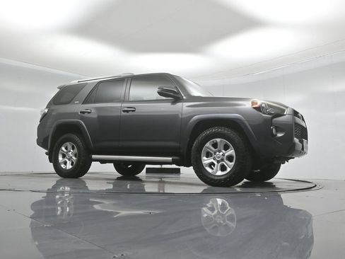 Used 2014 Toyota 4Runner SR5 RWD image 3