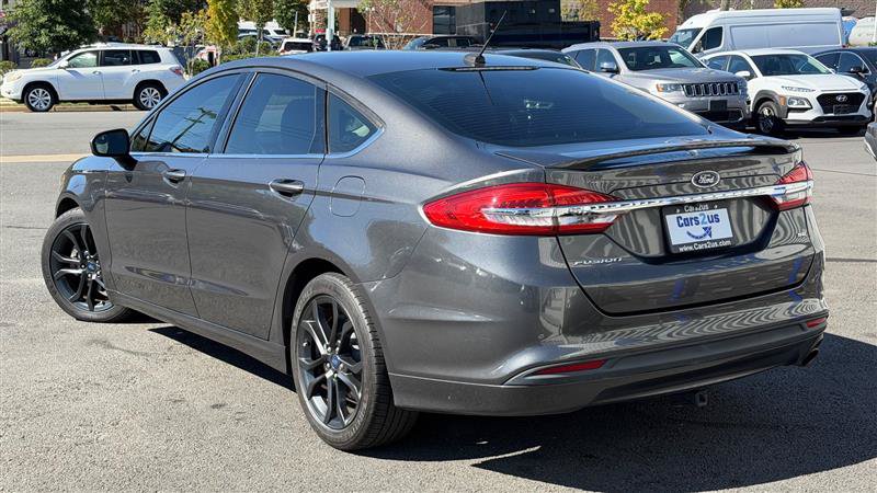 Used 2018 Ford Fusion SE w/ Equipment Group 201A FWD image 4