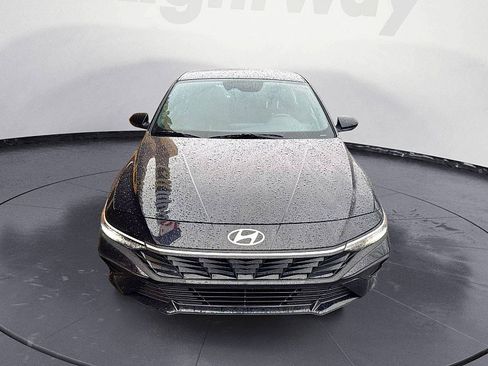 Used 2025 Hyundai Elantra Sport image 8